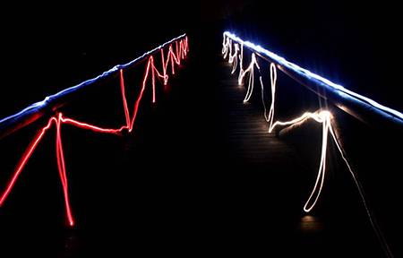 Fisiograma o Light Painting de pasarela de madera